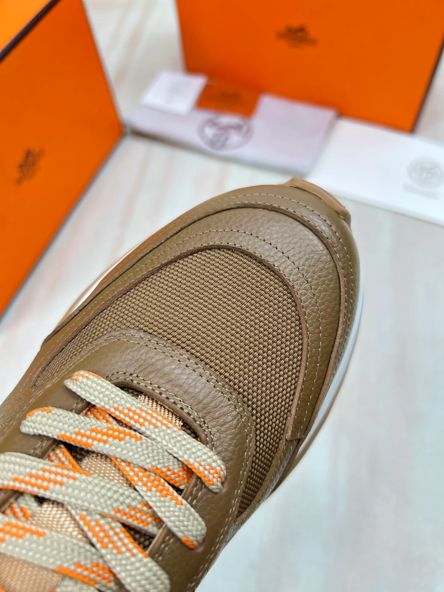 Factory price 640💰Hermes Jimmy men's sneakers, Hermes high-tech canvas and suede goatskin sneakers with grooved rubber soles. Create a modern hiking style. Honey-colored rubber sole, white rubber midsole, pumpkin-colored high-tech canvas lining Size: 38-44 (45 customized)